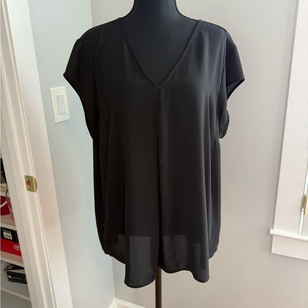 Torrid: Women's Black V-Neck Top